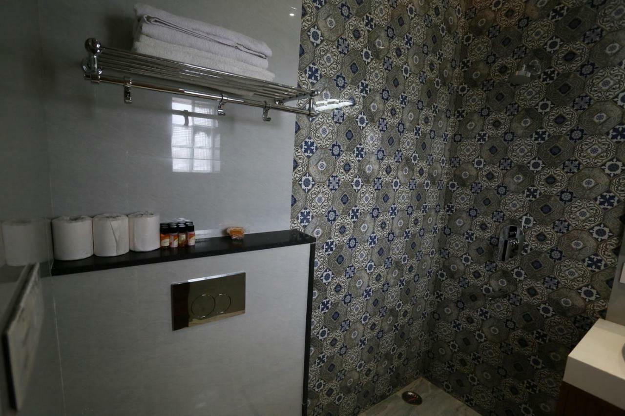فندق دار ضيافة إيه بالاس أون ريفر راشمي فاراناسي المظهر الخارجي الصورة